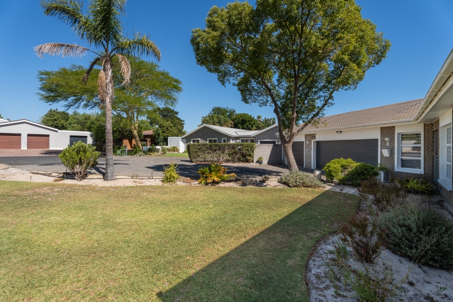 4 Bedroom Property for Sale in Mikro Park Western Cape